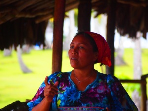 Kuna woman who works on the Yandup Island
